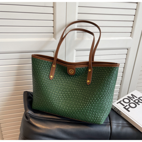 New Green Fashion Casual Lingge Embroidered Scarf One Shoulder Small Square Bag Shoulder Strap Letter Printing Cross Body Women's Bag New Green Fashion Casual Lingge Embroidered Scarf One Shoulder Small Square Bag Shoulder Strap Letter Printing Cross Body Women's Bag
