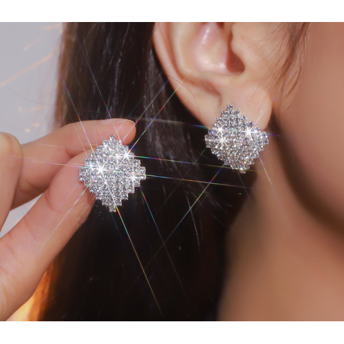 Sparkling Silver Women's Cubic Zirconia Square Stud Earrings Gorgeous Female Wedding Party Fashion Ear Piercing Accessories New Jewelry Sparkling Silver Women's Cubic Zirconia Square Stud Earrings Gorgeous Female Wedding Party Fashion Ear Piercing Accessories New Jewelry